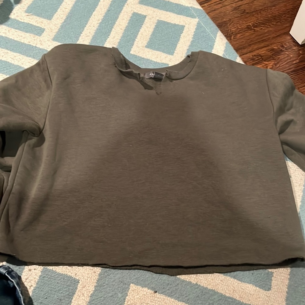 Sweatshirt